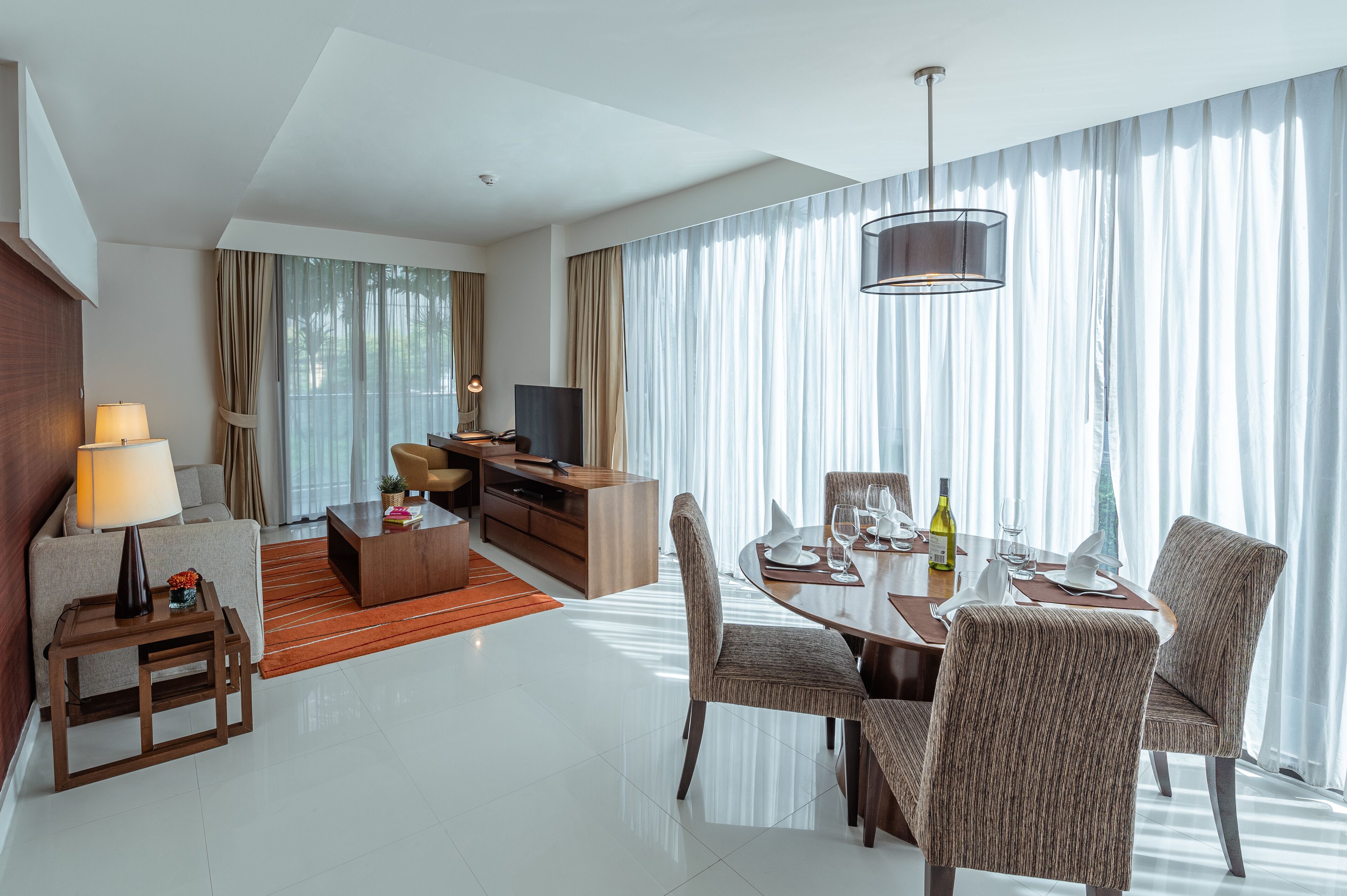 Photo - Oakwood Residence Sukhumvit 24 Bangkok