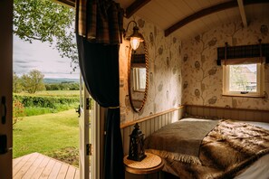 Luxury Room, Ensuite, Mountain View (Shepherd Hut) - The Red Pump Inn (Clitheroe)