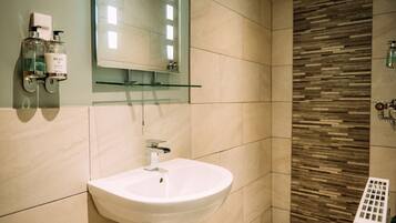 Double Room, Ensuite (Gun Room) | Bathroom