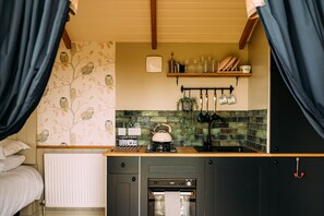 Luxury Room, Ensuite, Mountain View (Shepherd Hut) | Private kitchen | Highchair - The Red Pump Inn (Clitheroe)