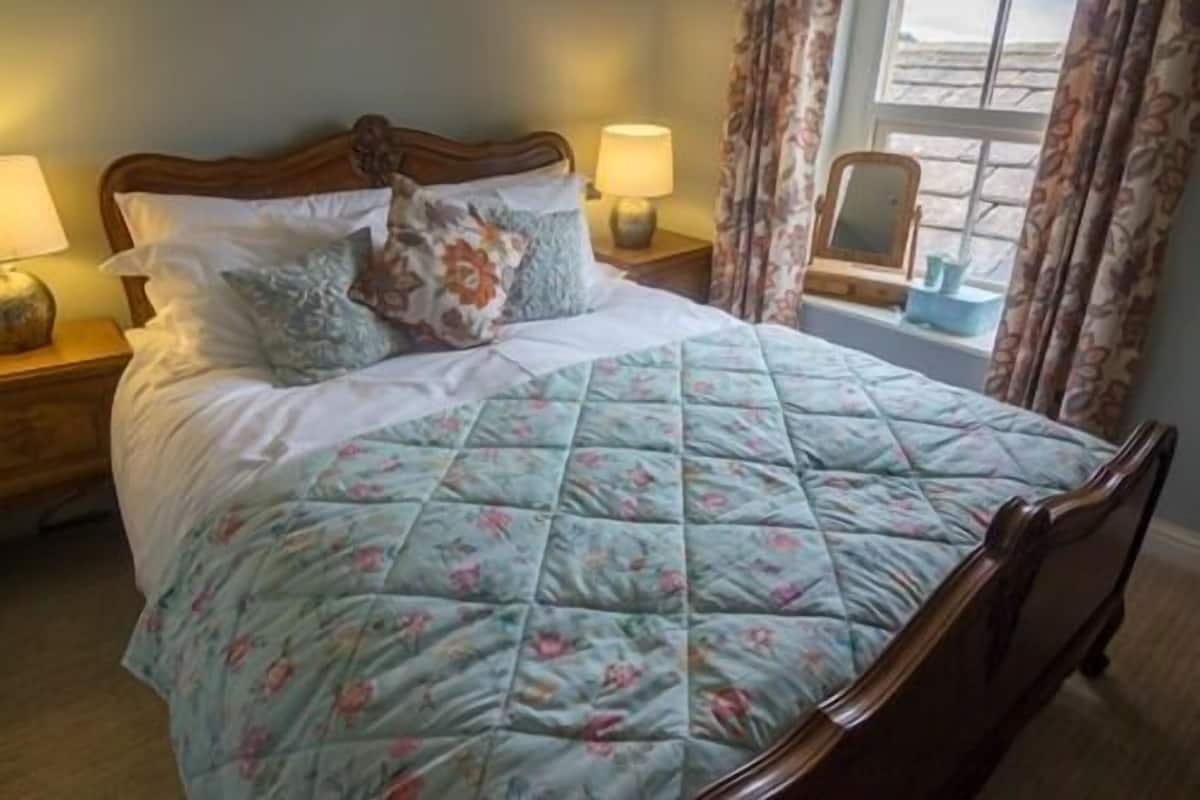 Chambre Double Standard, salle de bains attenante | Literie hypoallergénique, draps fournis