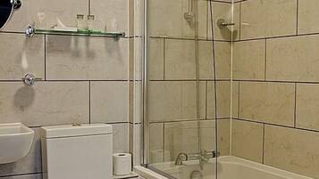 Chambre Double Standard, salle de bains attenante | Salle de bain