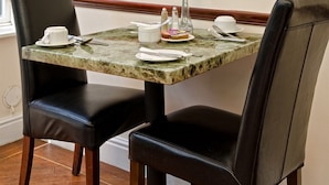 Restaurant - Olivers Lodge Hotel (St Ives)