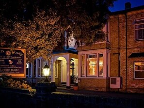 Exterior - Olivers Lodge Hotel (St Ives)
