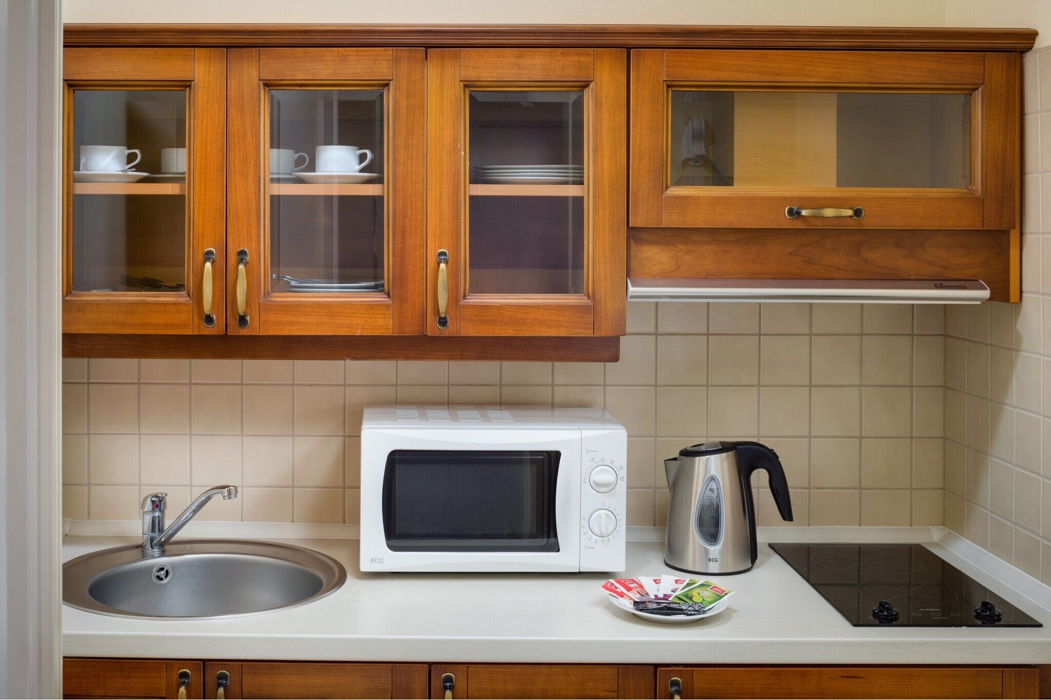 traditional apartment with wellness and fitness access | hypo-allergenic bedding, minibar, in-room safe, desk