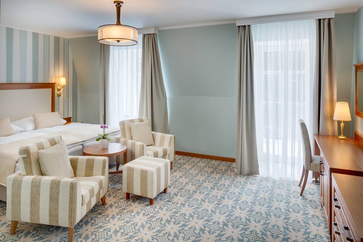 maria superior with wellness and fitness access | living area | tv