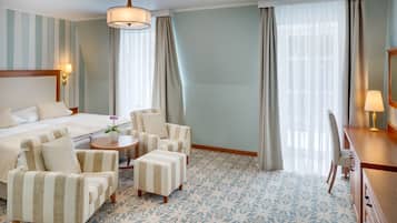 Maria Superior with Wellness and Fitness Access | 起居區 | 電視