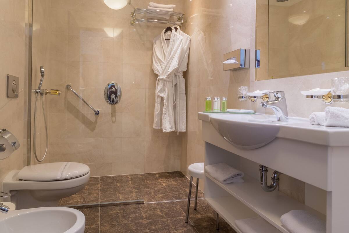 deluxe single room | bathroom | free toiletries, hair dryer, bathrobes, slippers
