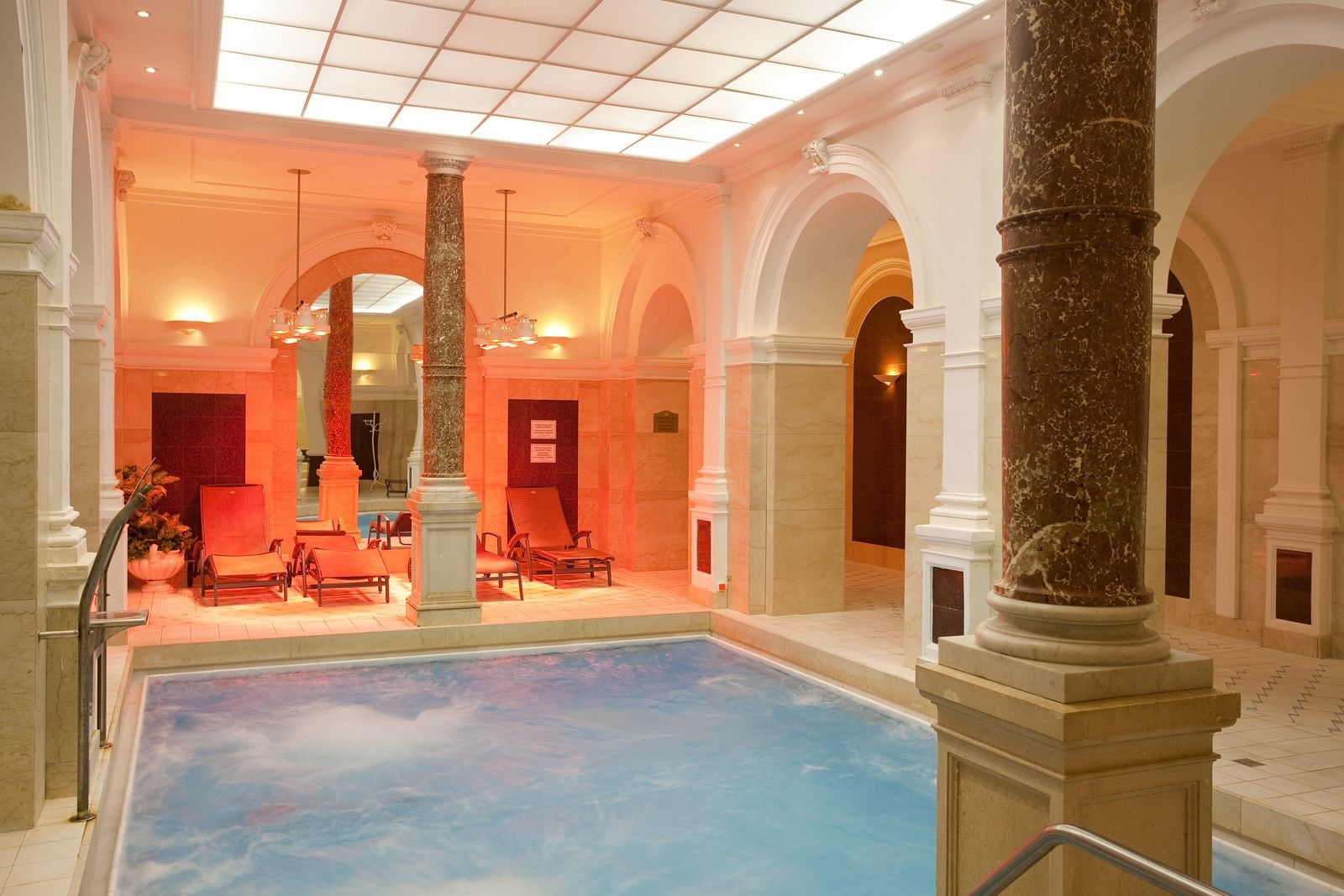 sauna, hot tub, steam room, turkish bath/hammam, body treatments