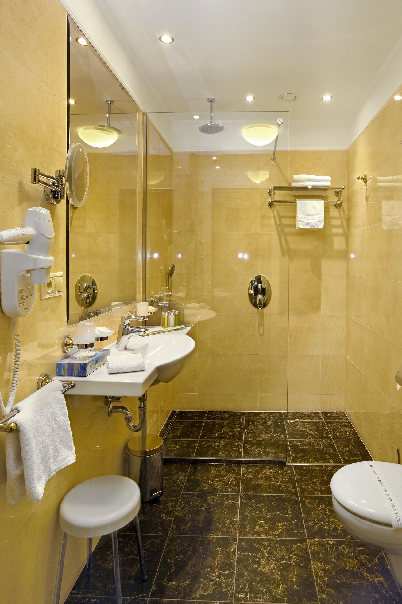 junior double room with wellness and fitness access | bathroom | free toiletries, hair dryer, bathrobes, slippers