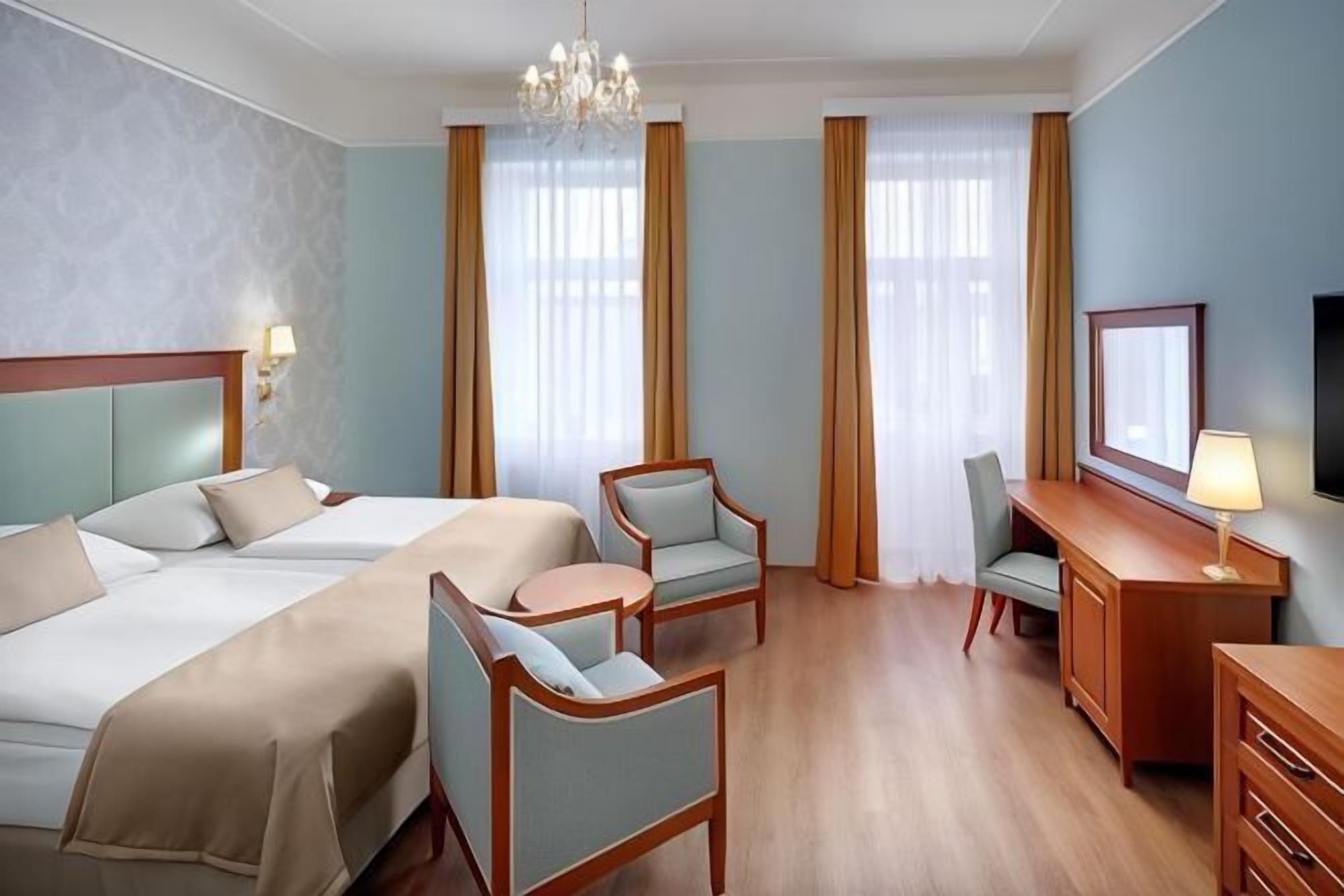 Minibar, in-room safe, desk, free WiFi