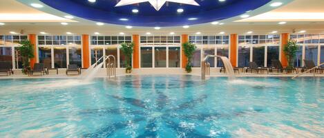 Indoor pool, pool loungers