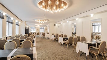 Se ofrece un desayuno bufé todos los días (199.00 DKK por persona)