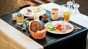 Daily buffet breakfast for a fee