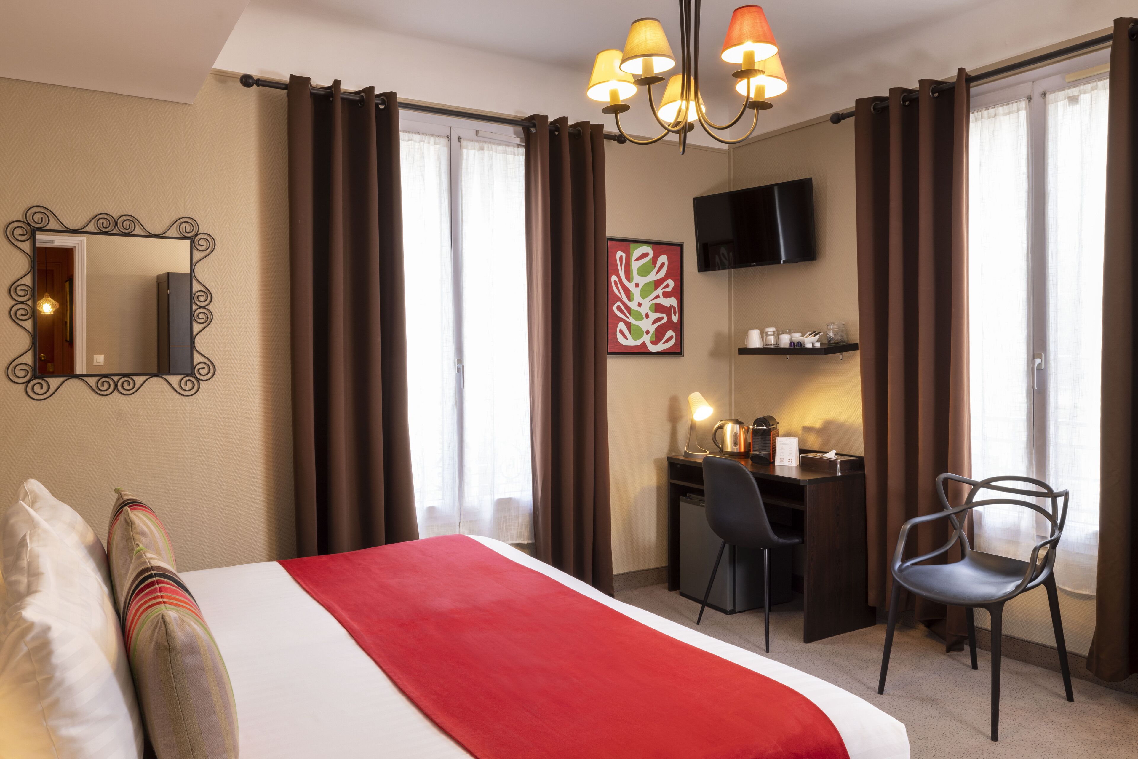 club room | in-room safe, desk, blackout curtains, soundproofing