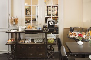Family dining - Hotel Chatillon Paris Montparnasse (Paris)