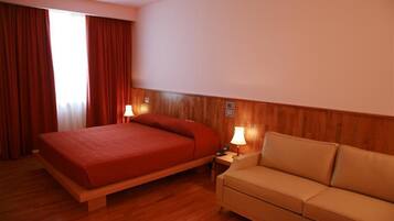 1 Schlafzimmer, hochwertige Bettwaren, Betten mit Memory-Foam-Matratzen