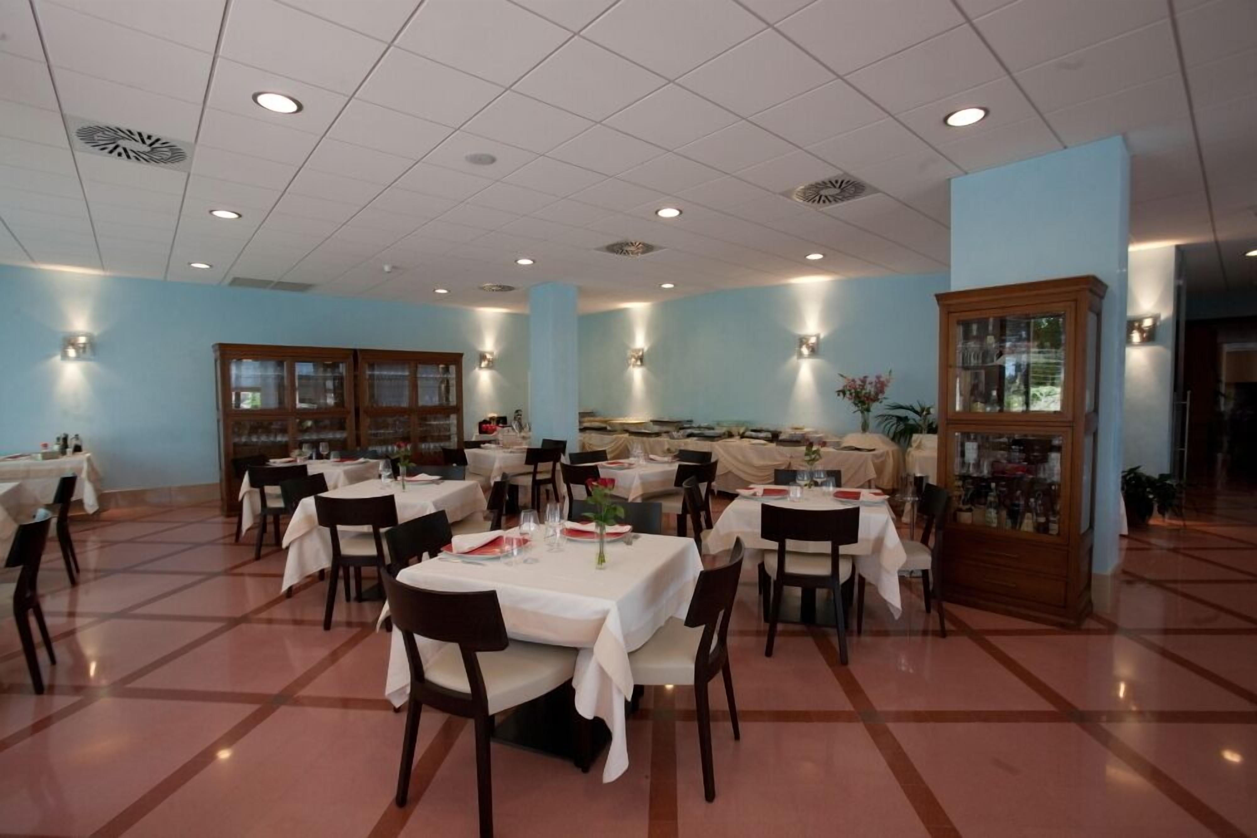 Tägliches inbegriffenes kontinentales Frühstück