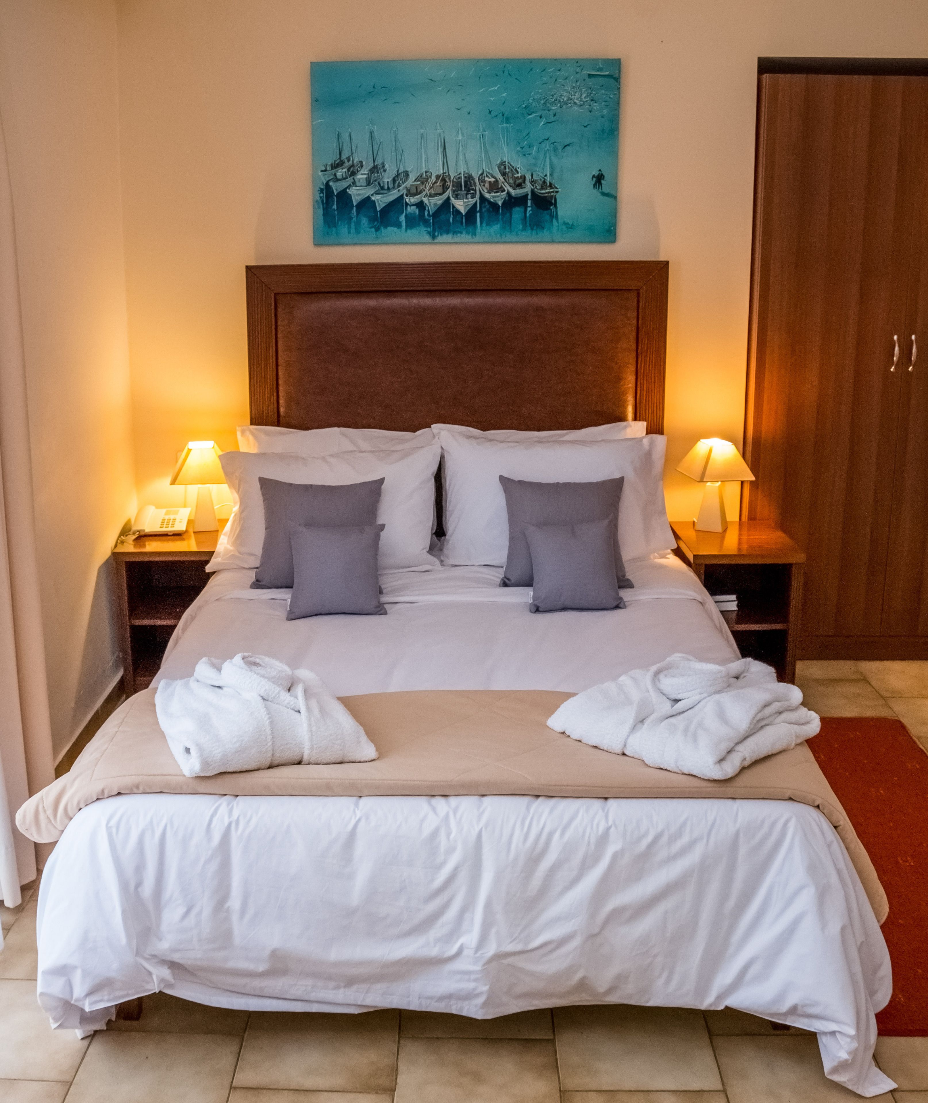 standard room | premium bedding, down duvets, memory-foam beds, in-room safe