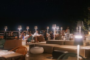 Breakfast, lunch and dinner served - Apollo Resort Art Hotel (Trifylia)