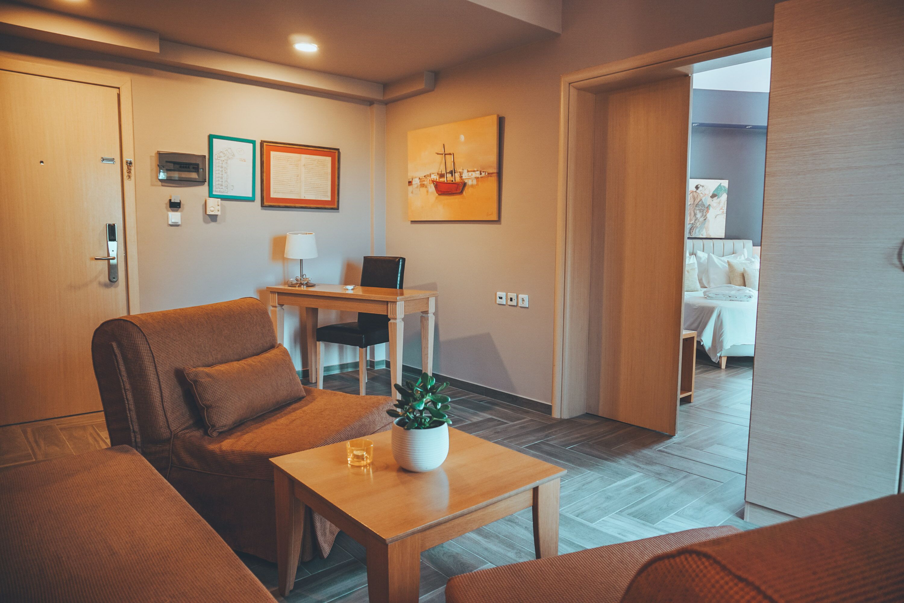 basic suite | living area | flat-screen tv, pay films