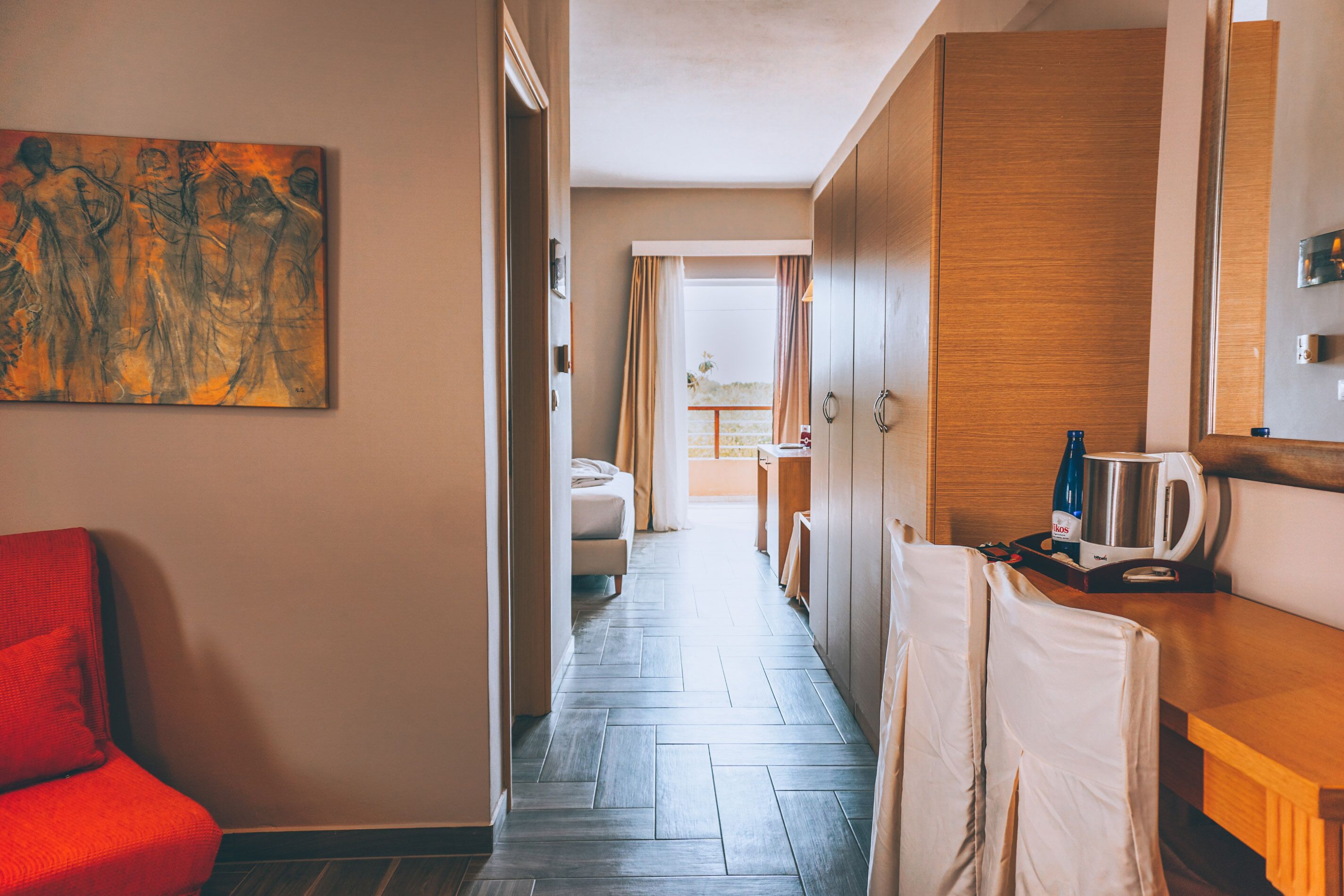 junior suite | living area | flat-screen tv, pay films