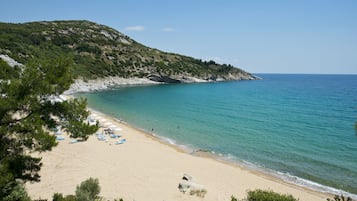 Camera con letto matrimoniale o 2 letti singoli, vista mare, di fronte alla spiaggia | Vista dalla camera