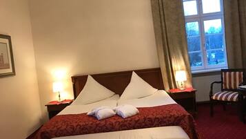 Basic-Suite, 1 Queen-Bett, Nichtraucher | 1 Schlafzimmer, individuell dekoriert, Schreibtisch