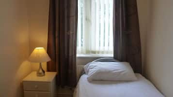 Apartment, 2 Bedrooms (5 Guests) | Iron/ironing board, cribs/infant beds, rollaway beds, free WiFi