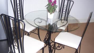 Apartment, 1 Bedroom (4 Guests) | In-room dining