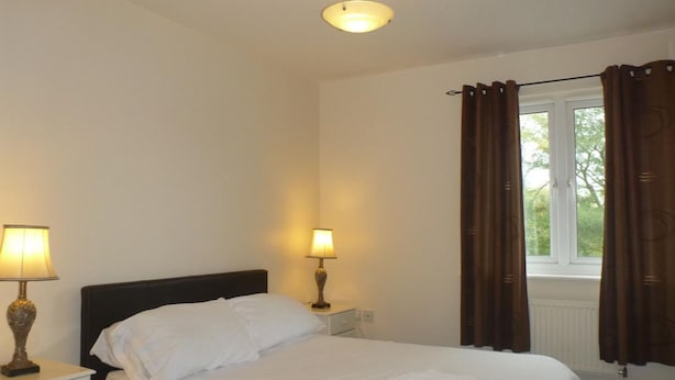 Apartment, 2 Bedrooms (5 Guests) | Iron/ironing board, cots/infant beds, rollaway beds, free WiFi - OYO Arinza Apartments, Liverpool (Liverpool)