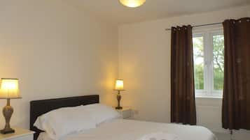 Apartment, 2 Bedrooms (5 Guests) | Iron/ironing board, cribs/infant beds, rollaway beds, free WiFi