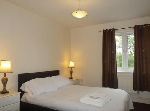 OYO Arinza Apartments, Liverpool