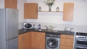 Apartment, 1 Bedroom (4 Guests) | Private kitchen | Coffee/tea maker, fridge, microwave, oven - OYO Arinza Apartments, Liverpool (Liverpool)