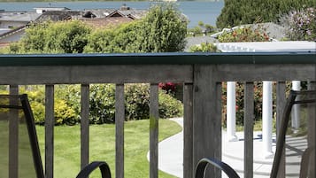 Basic Single Room, 2 Queen Beds | Balcony view