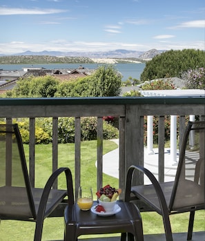 Basic Single Room, 2 Queen Beds | Balcony view