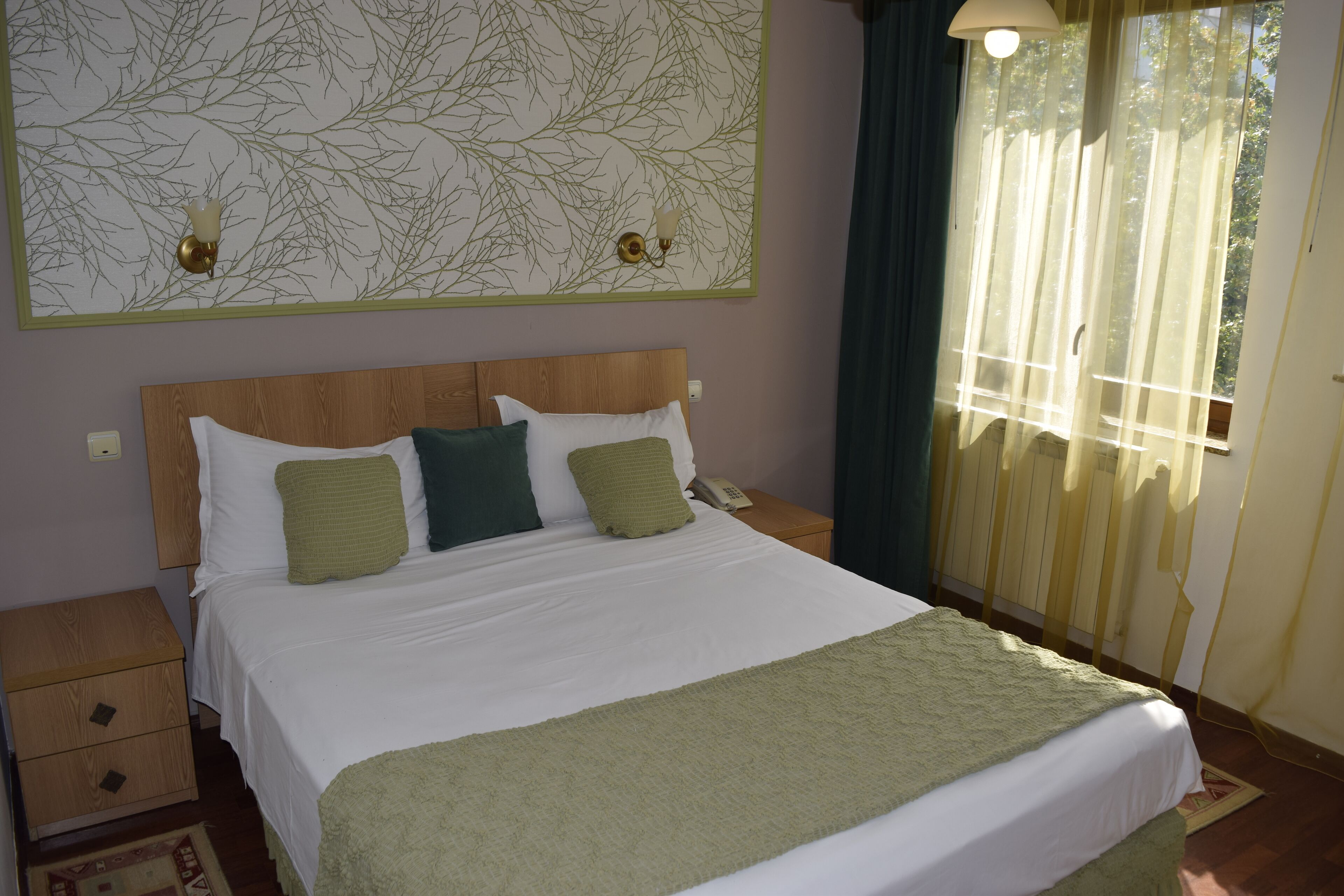 frette italian sheets, premium bedding, memory-foam beds, minibar