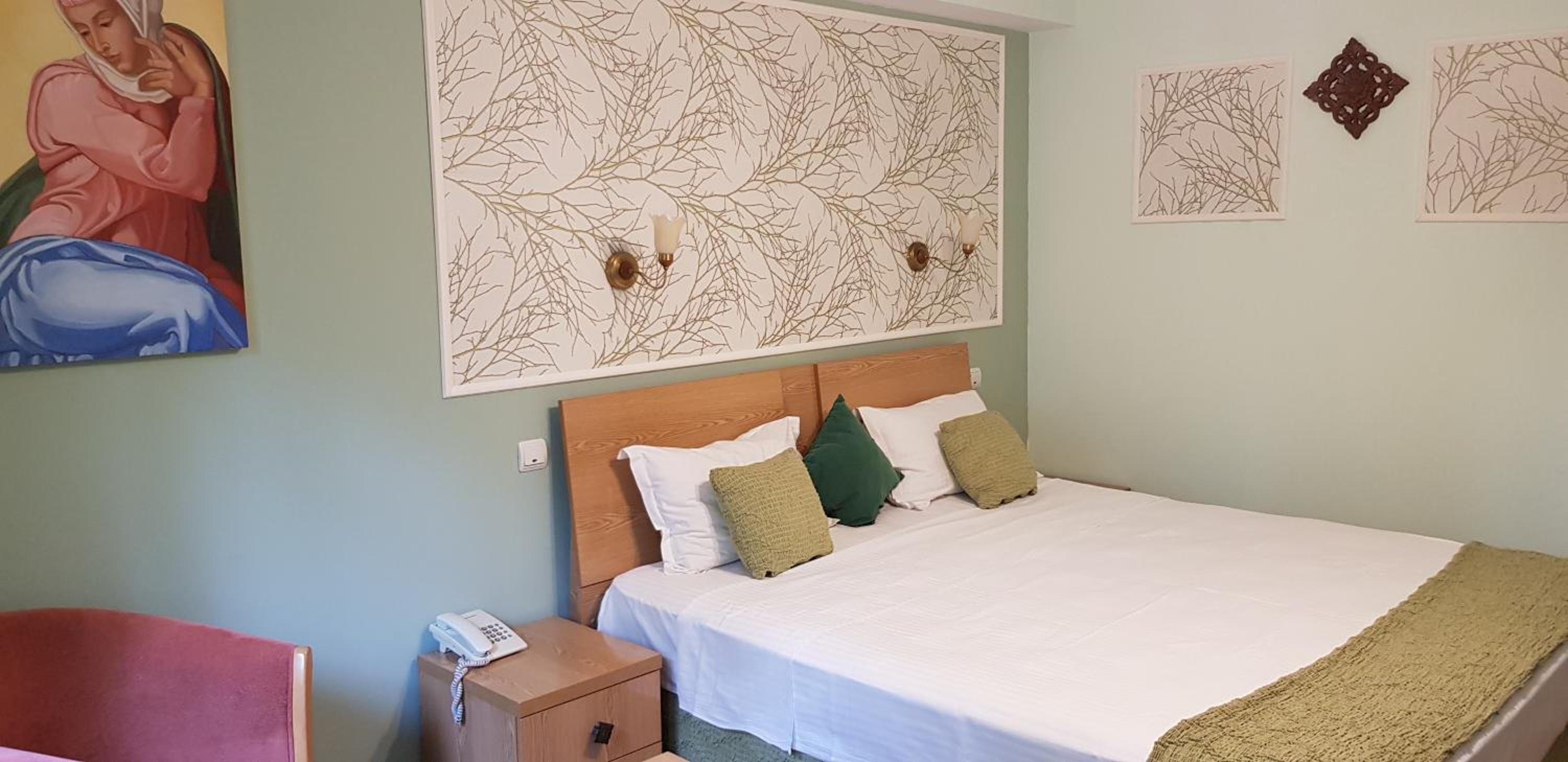 frette italian sheets, premium bedding, memory-foam beds, minibar