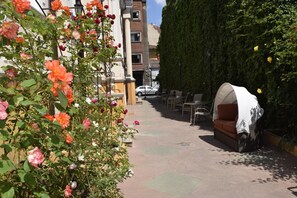 Property grounds - Hotel Michelangelo (Bucharest)