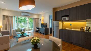 Suite, 1 Bedroom | In-room safe, desk, blackout curtains, free WiFi