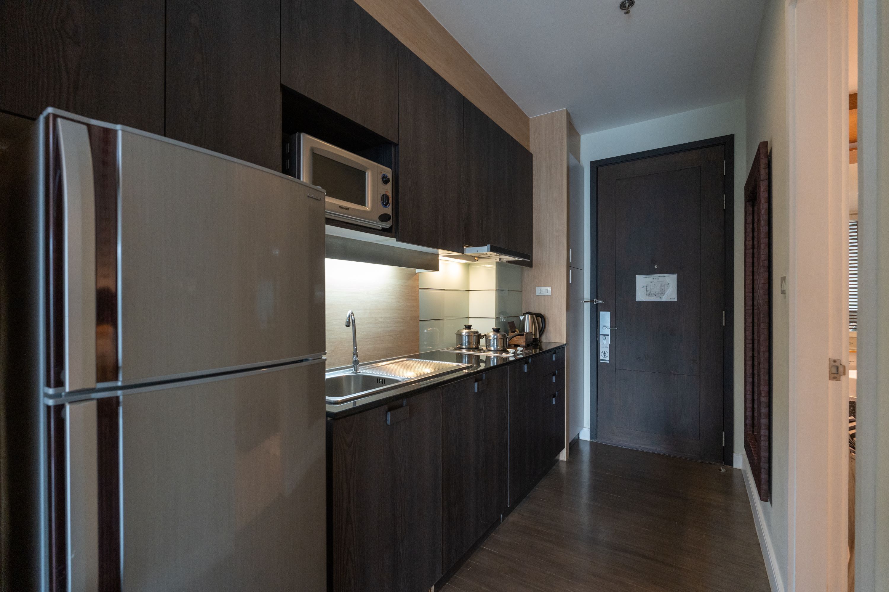 studio suite | private kitchenette | fridge, electric kettle