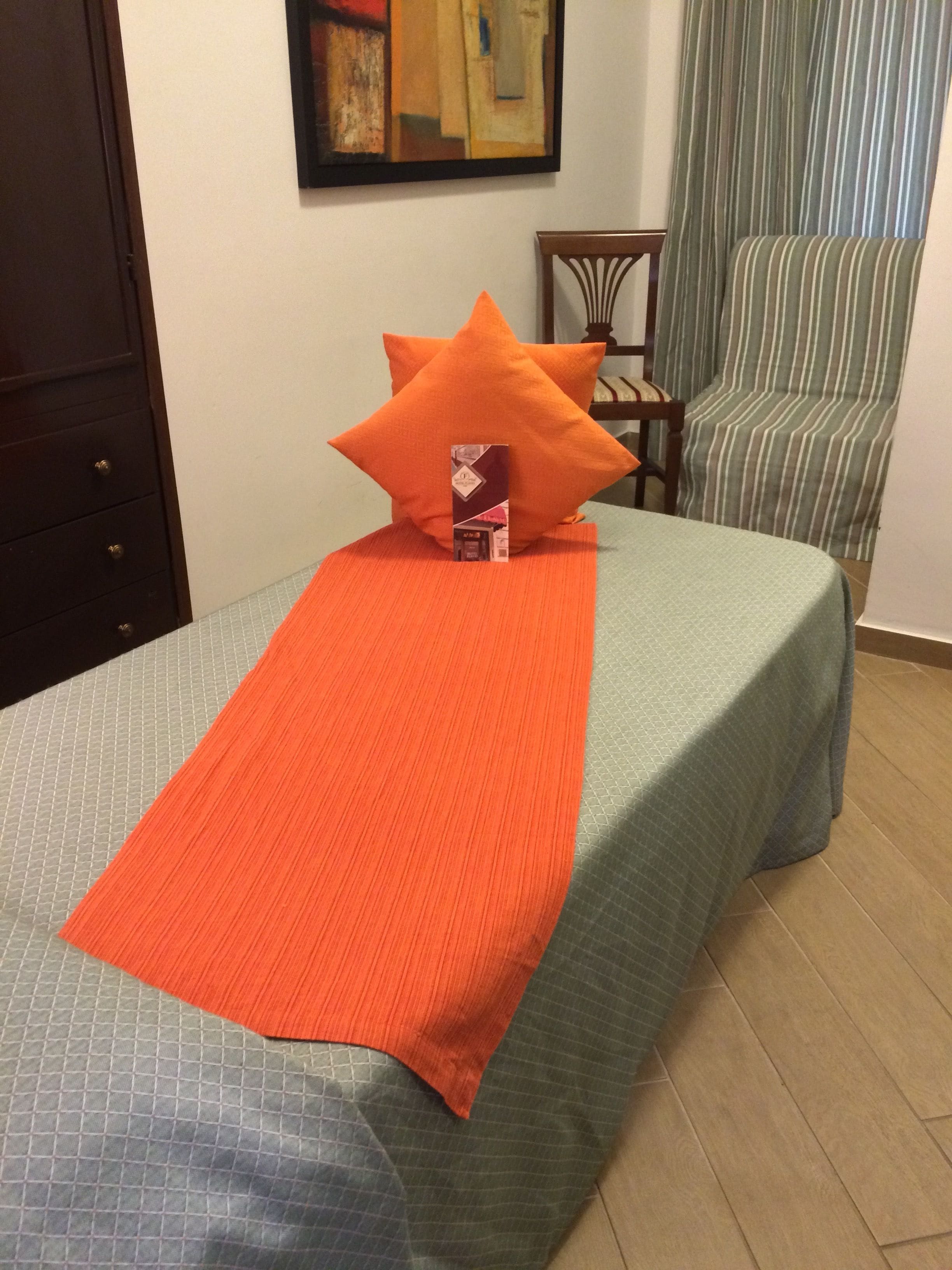 single room | minibar, in-room safe, desk, soundproofing