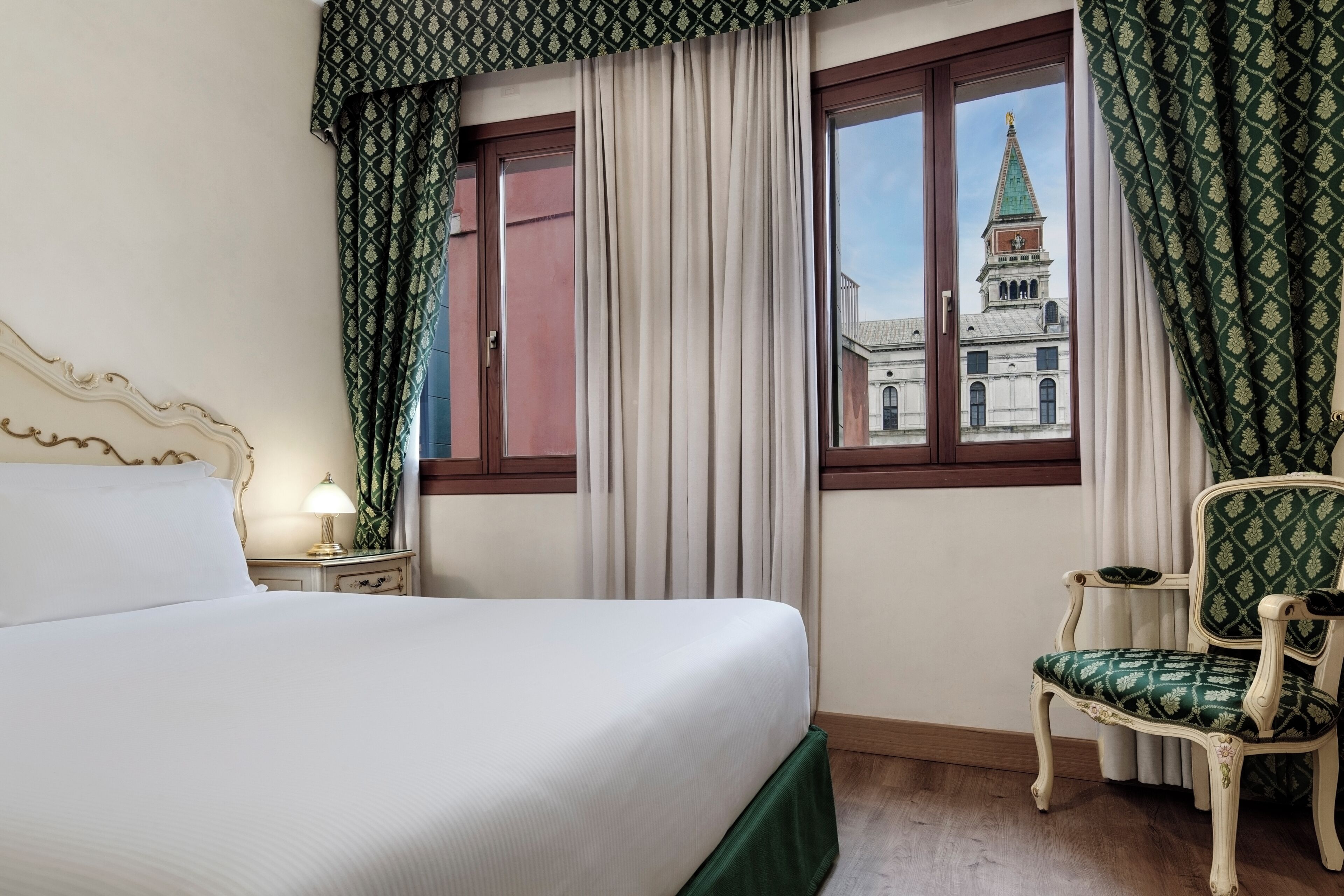 Panoramic Room