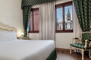 Panoramic Room | Down comforters, in-room safe, laptop workspace, soundproofing - Albergo Commercio e Pellegrino (Venice)