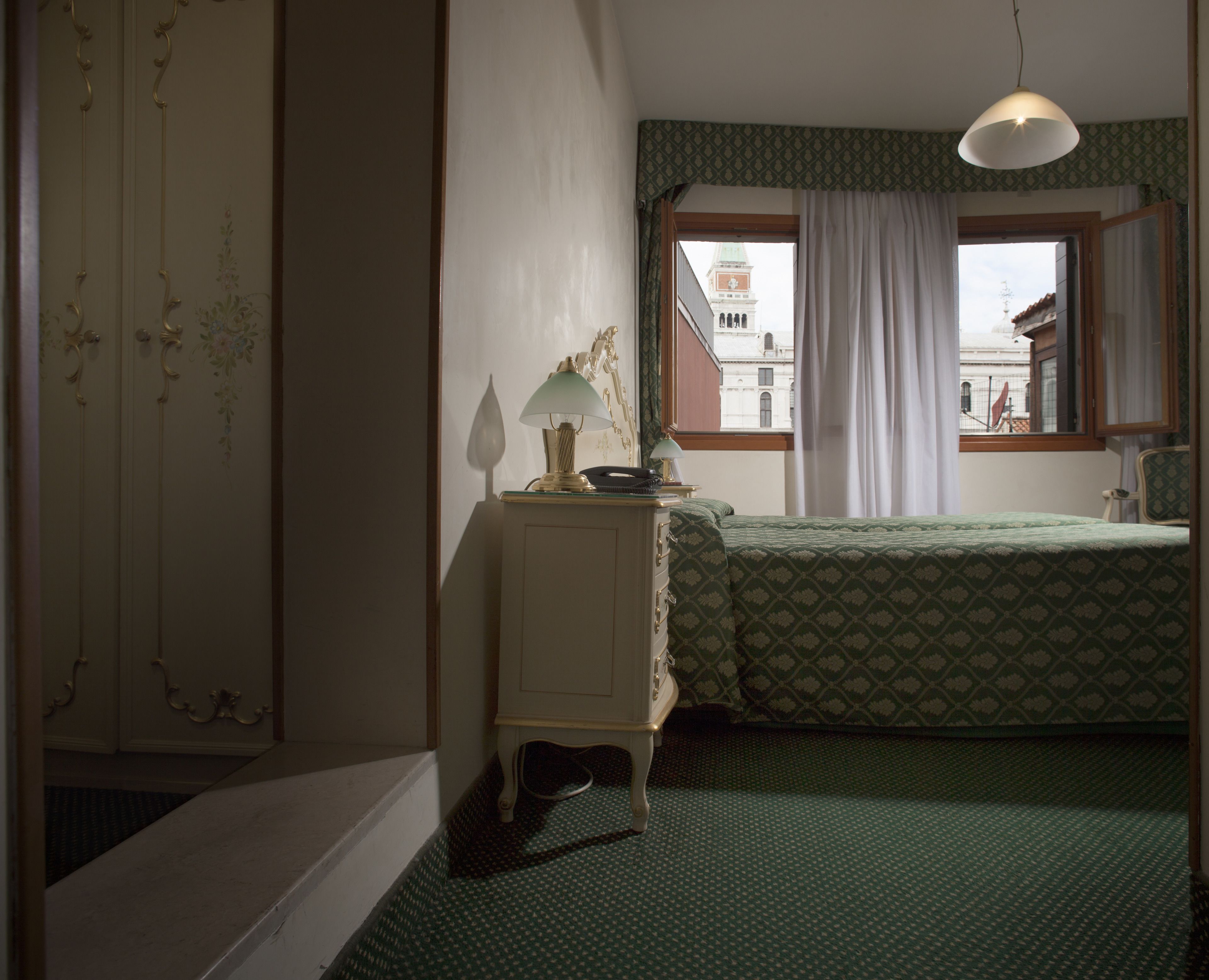 standard double or twin room | 1 bedroom, down duvets, in-room safe, laptop workspace