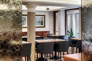 Breakfast area - Albergo Commercio e Pellegrino (Venice)