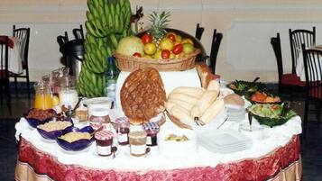 Desayuno buffet (USD 13 por persona)