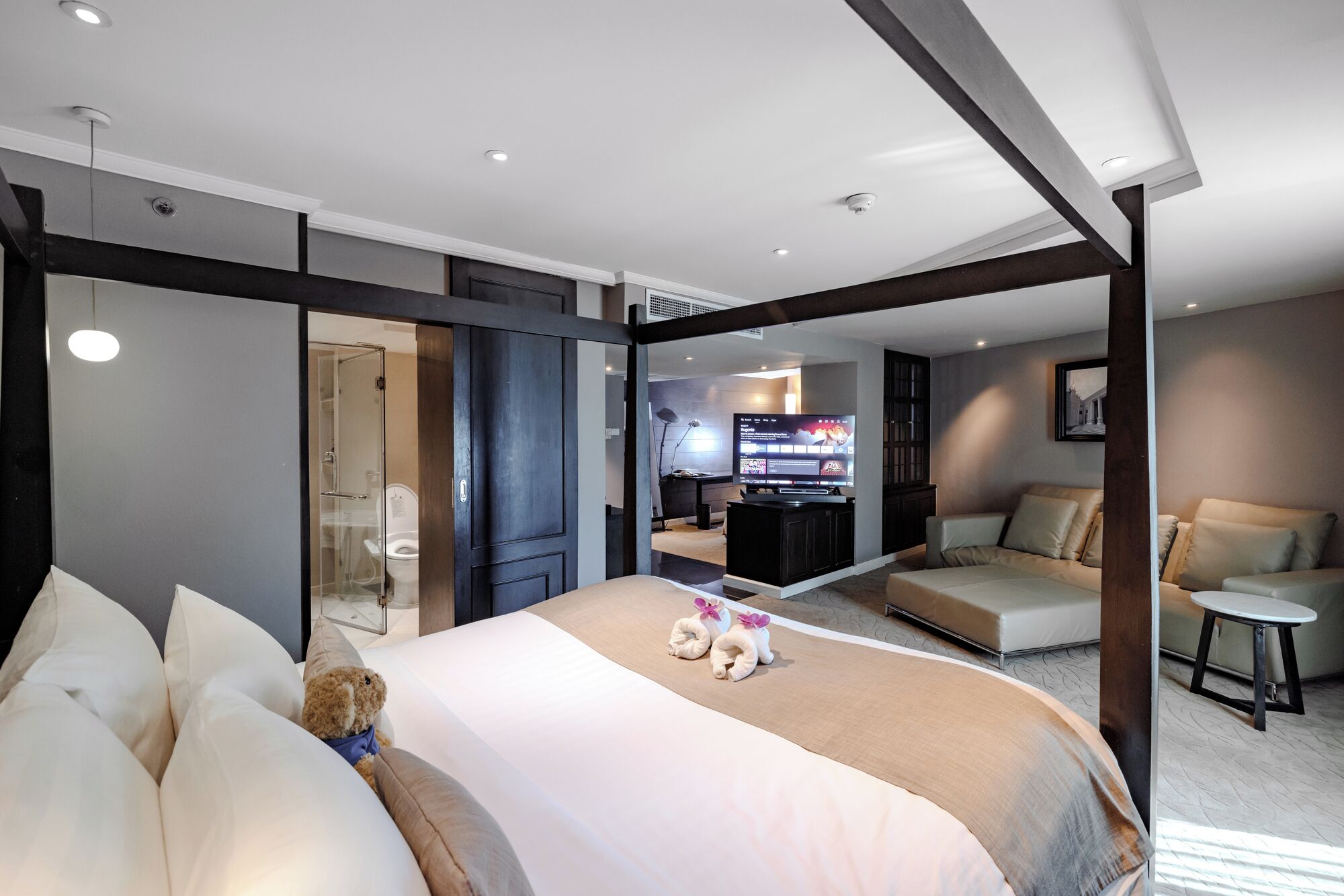 Ropa de cama de alta calidad y minibar 