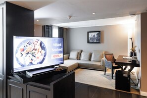 Premium bedding, minibar, in-room safe, desk - S15 Sukhumvit Hotel (Bangkok)