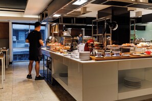 Tägliches inbegriffenes großes Frühstück